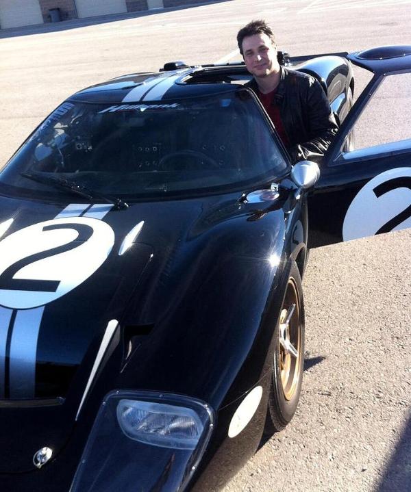 Superformance Gear pits a Superformance GT40 against a Ferrari 550 Maranello